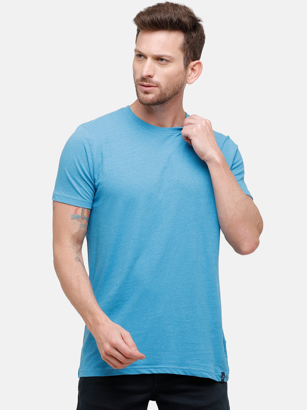 

CAVALLO by Linen Club Men Blue Linen Cotton Solid Round Neck T-shirt