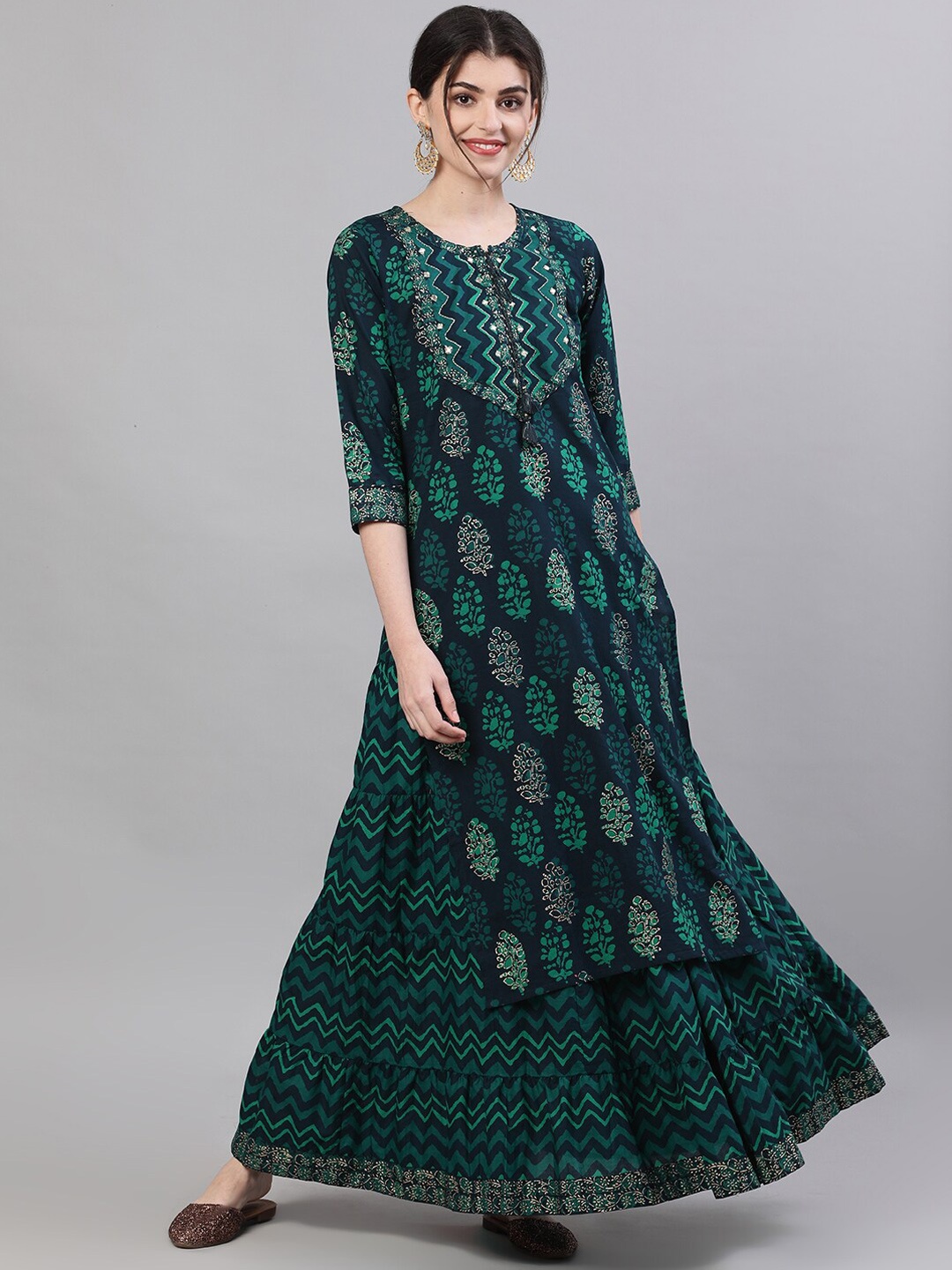 

Ishin Women Navy Blue & Green Printed Kurta with Skirt