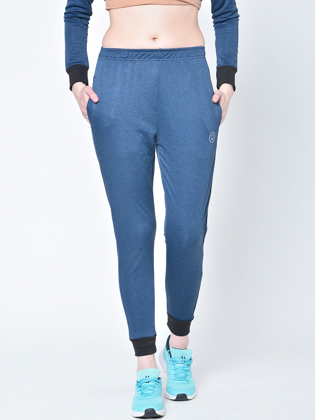 

CHKOKKO Women Blue Solid Slim Fit Yoga Joggers