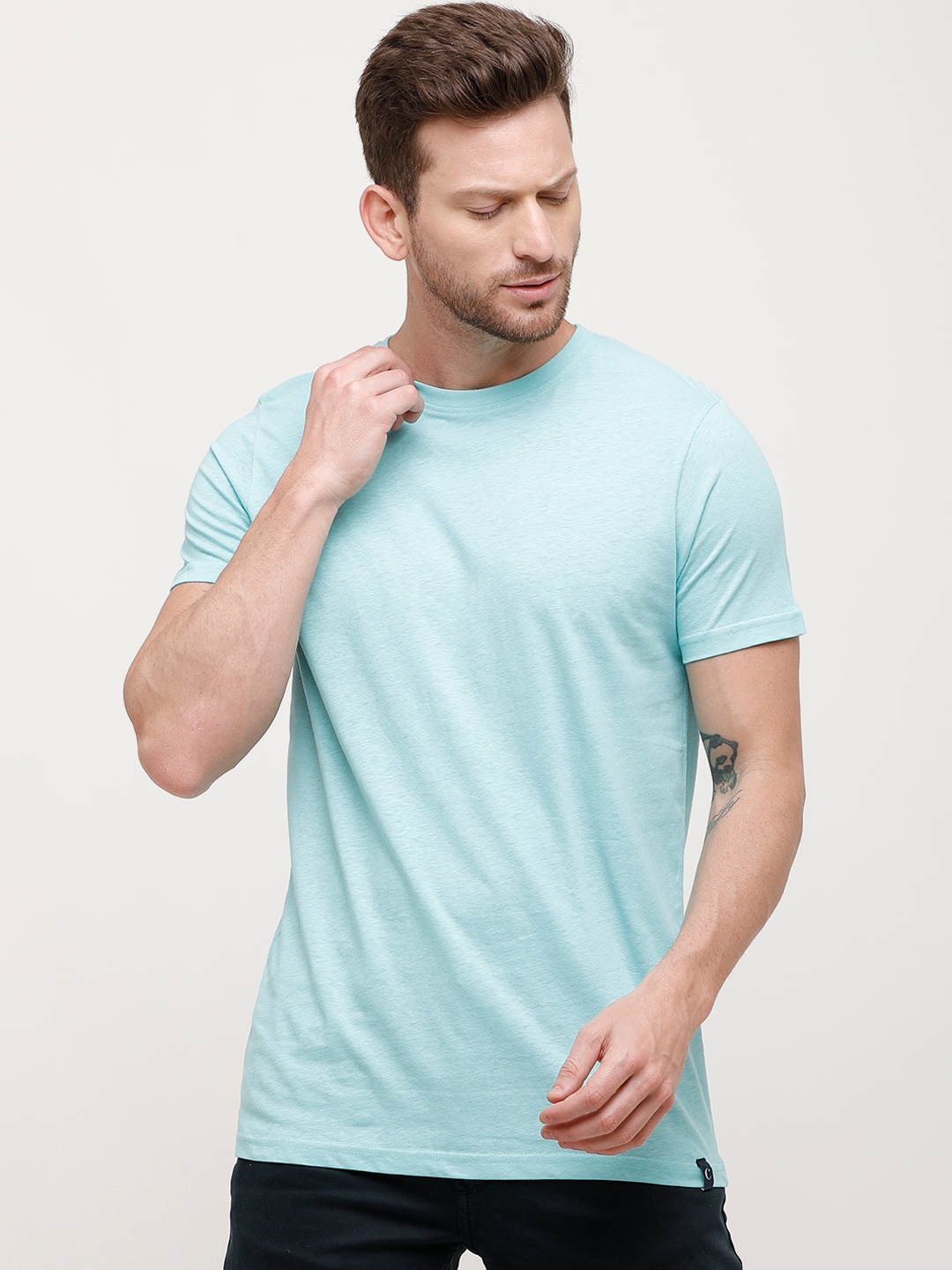 

CAVALLO by Linen Club Men Blue Linen Cotton Solid Round Neck T-shirt