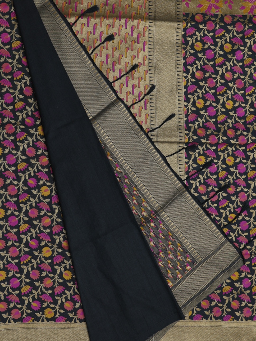 

Bangalore Silk Emporium Black Woven Design Saree