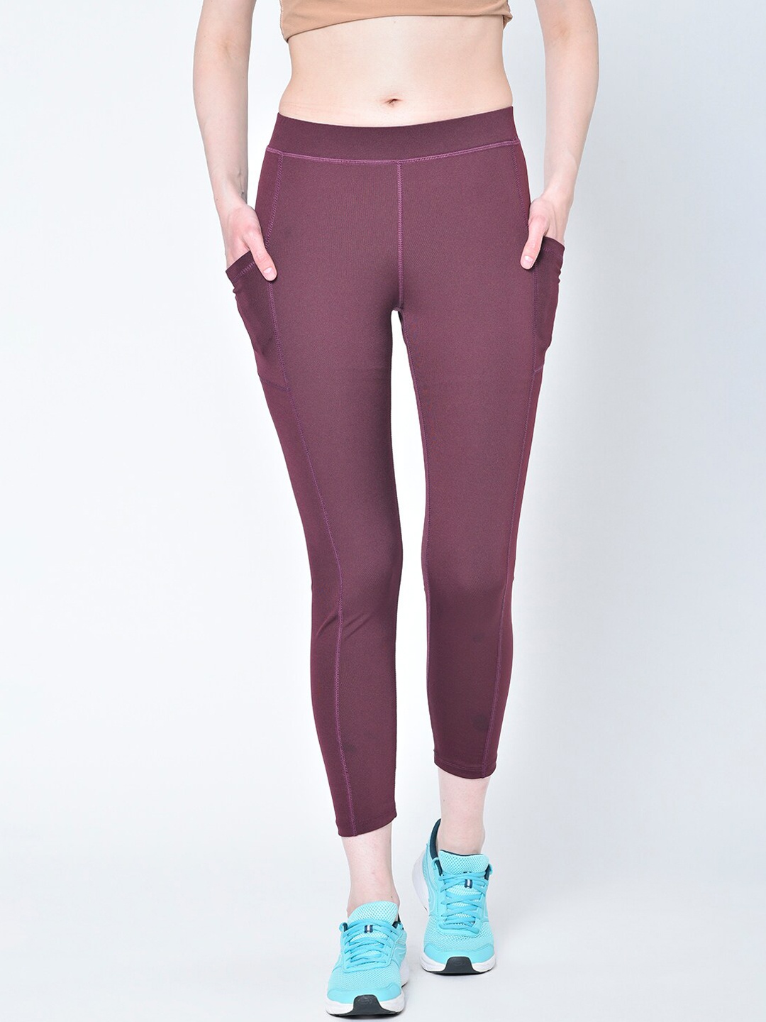 

CHKOKKO Women Burgundy Solid Cropped Yoga Tights
