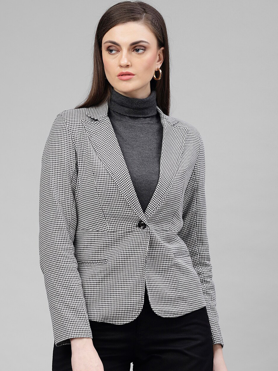 

KASSUALLY Women Black & White Self Design Slim Fit Single Breasted Pure Cotton Blazer