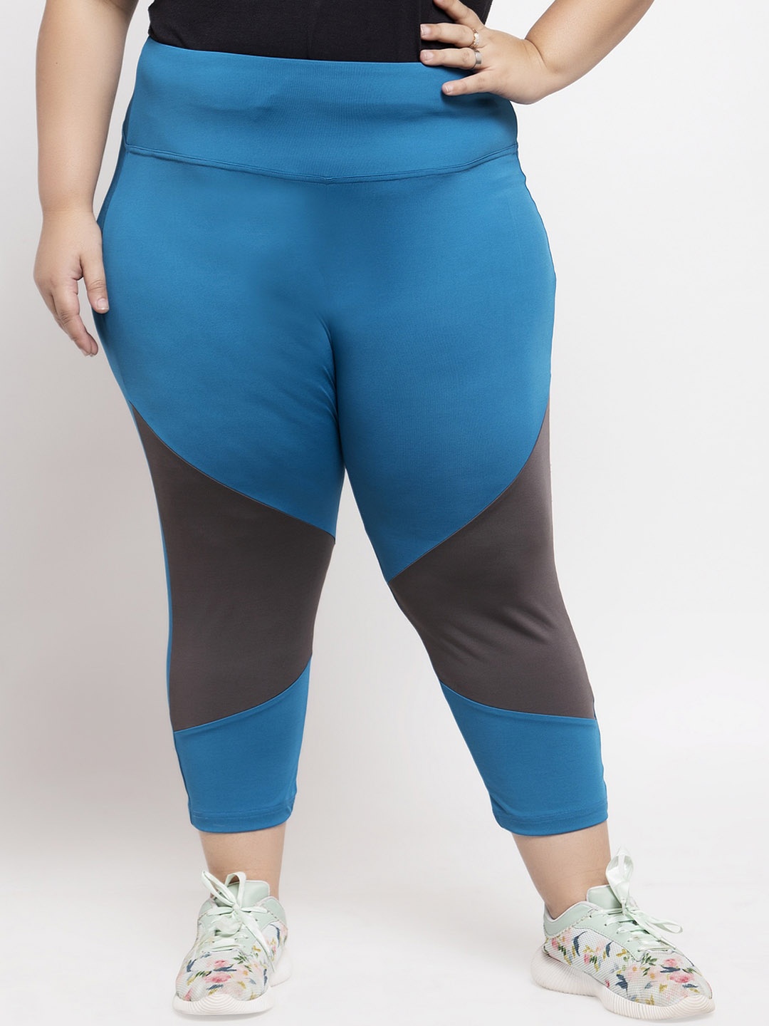 plusS Women Blue & Black Colourblocked Tight Fit Capris