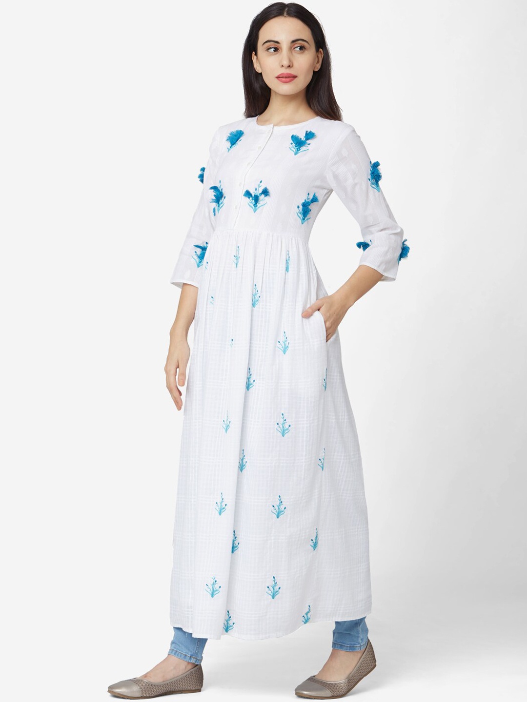 

Saanjh Women White & Blue Embroidered Anarkali Kurta