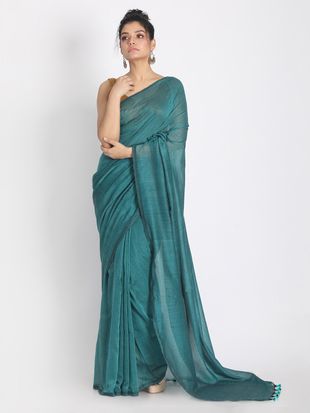 

Aryavart Teal Solid Saree