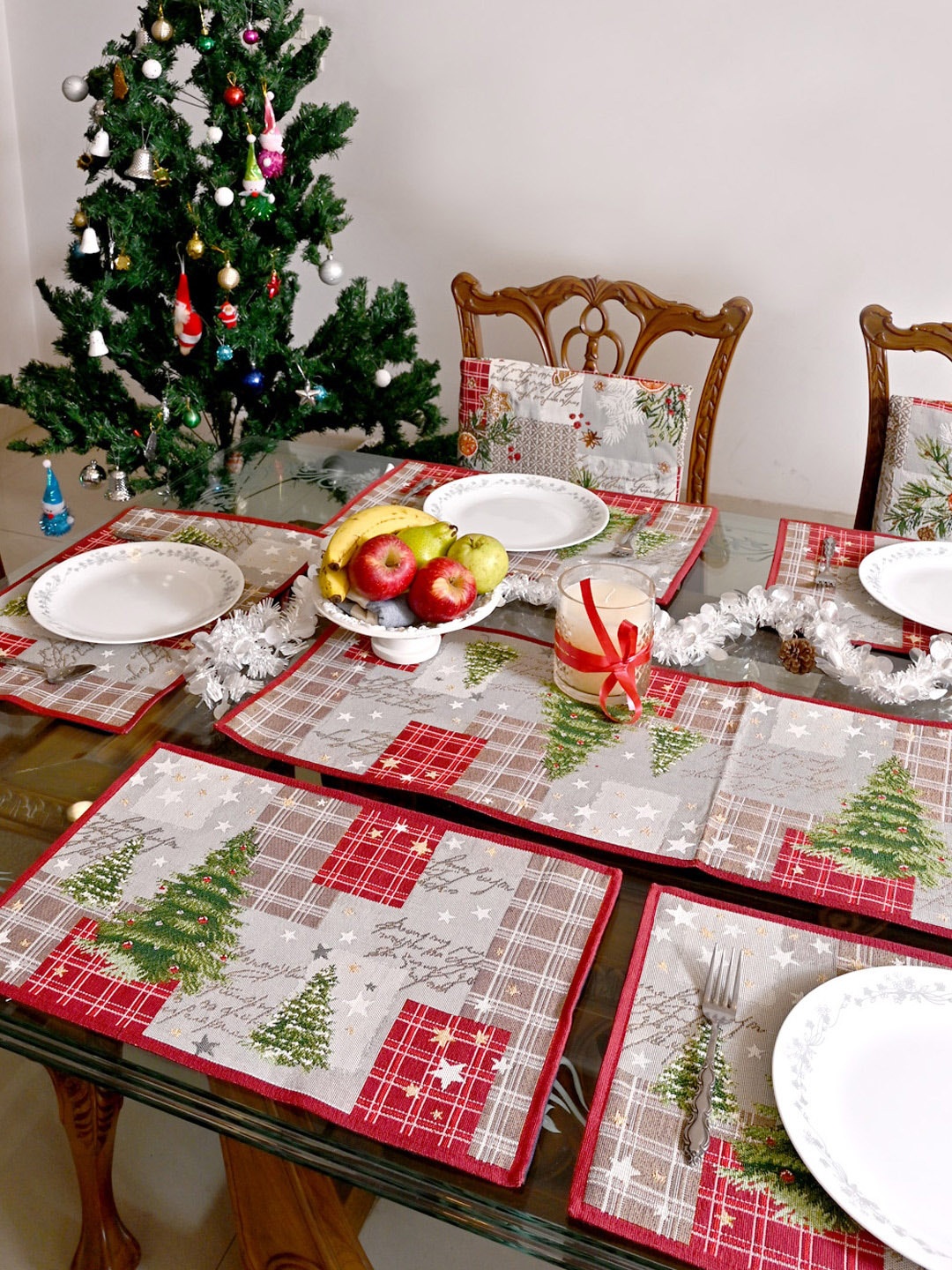 

AVI Living Christmas Table Mat Set - 6 Table Mats & 1 Runner, Red & Green