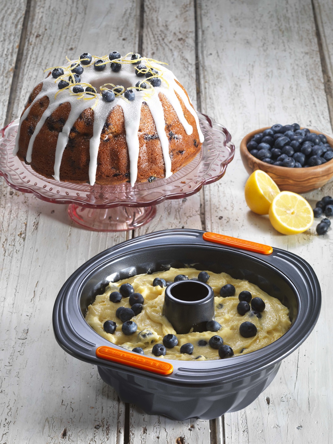 

LE CREUSET Black & Orange Solid Kugelhopf Cake Tin