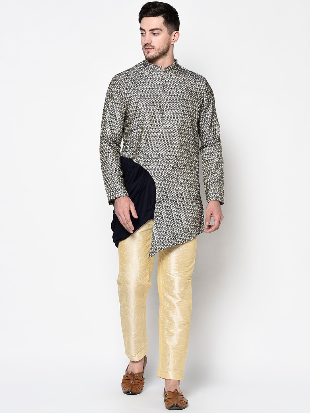 

DEYANN Men Navy Blue & Cream-Coloured Woven Design Dupion Silk Kurta with Pyjamas