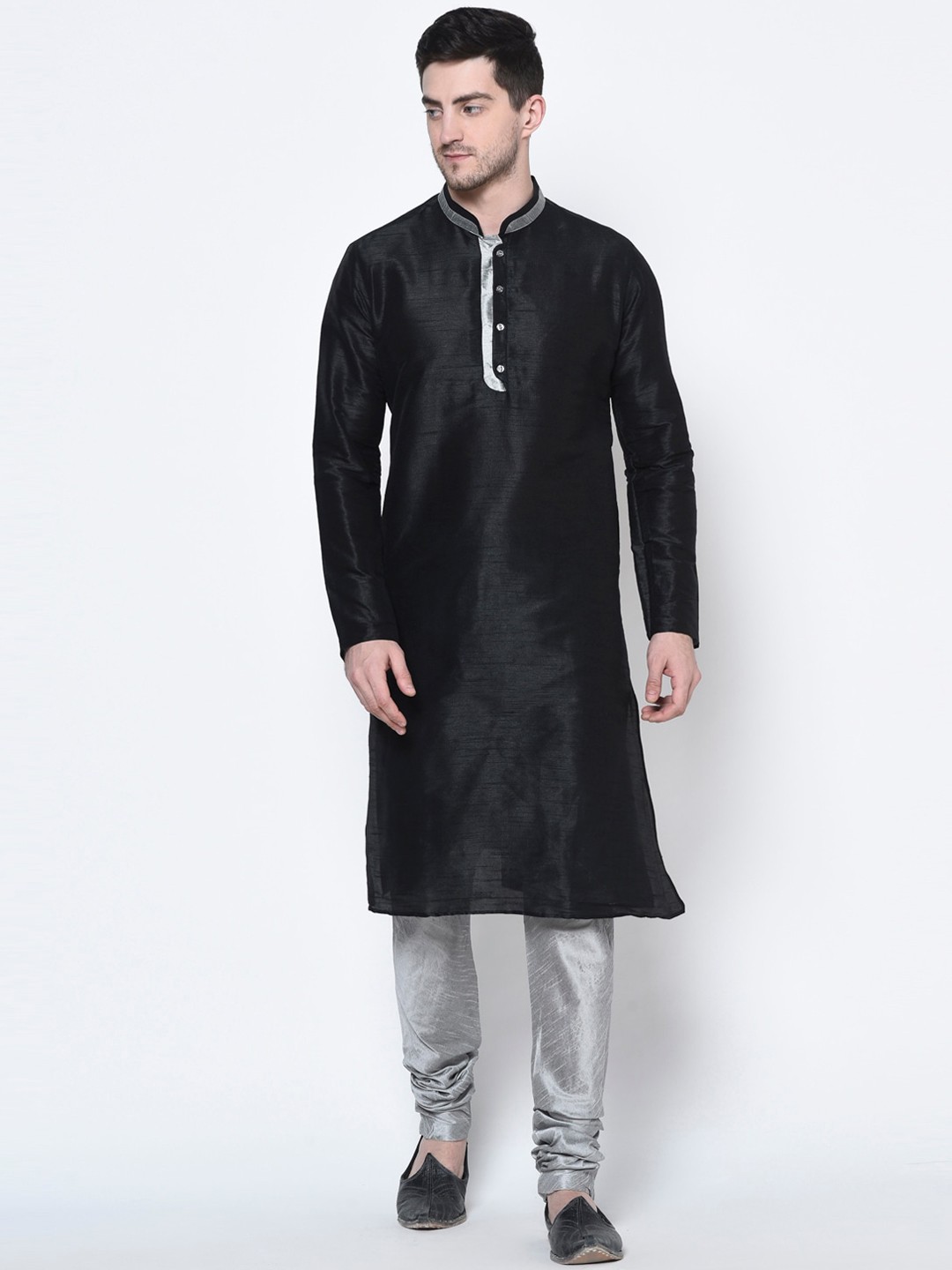 

DEYANN Men Black & Silver-Toned Yoke Design Kurta with Pyjamas