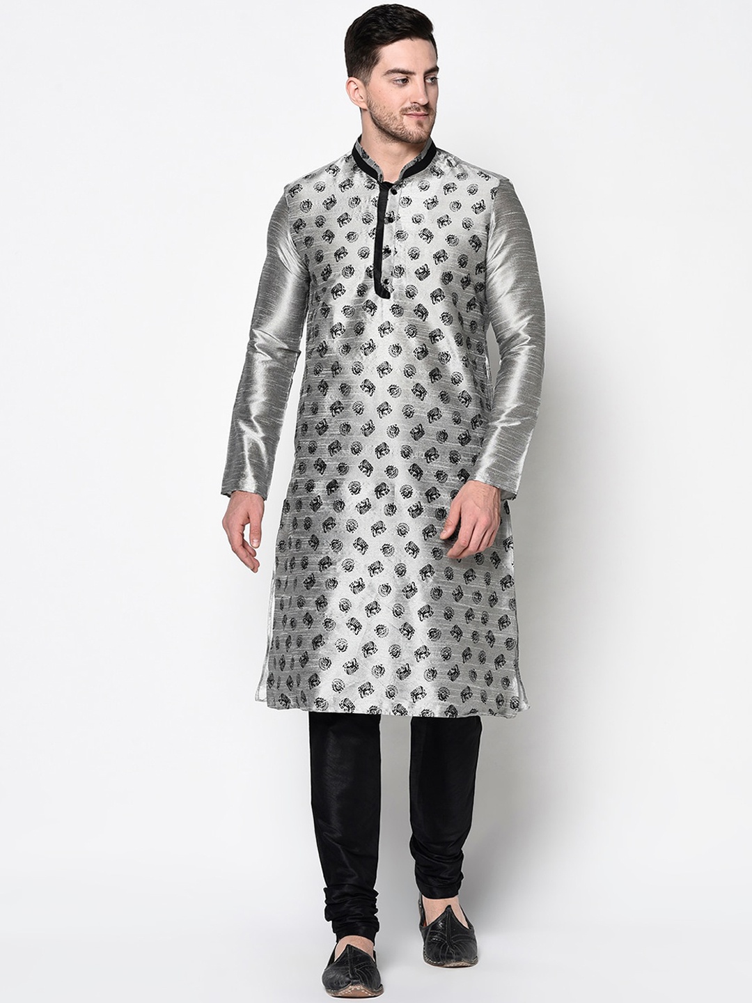 DEYANN Men Silver-Toned & Black Printed Kurta with Pyjamas