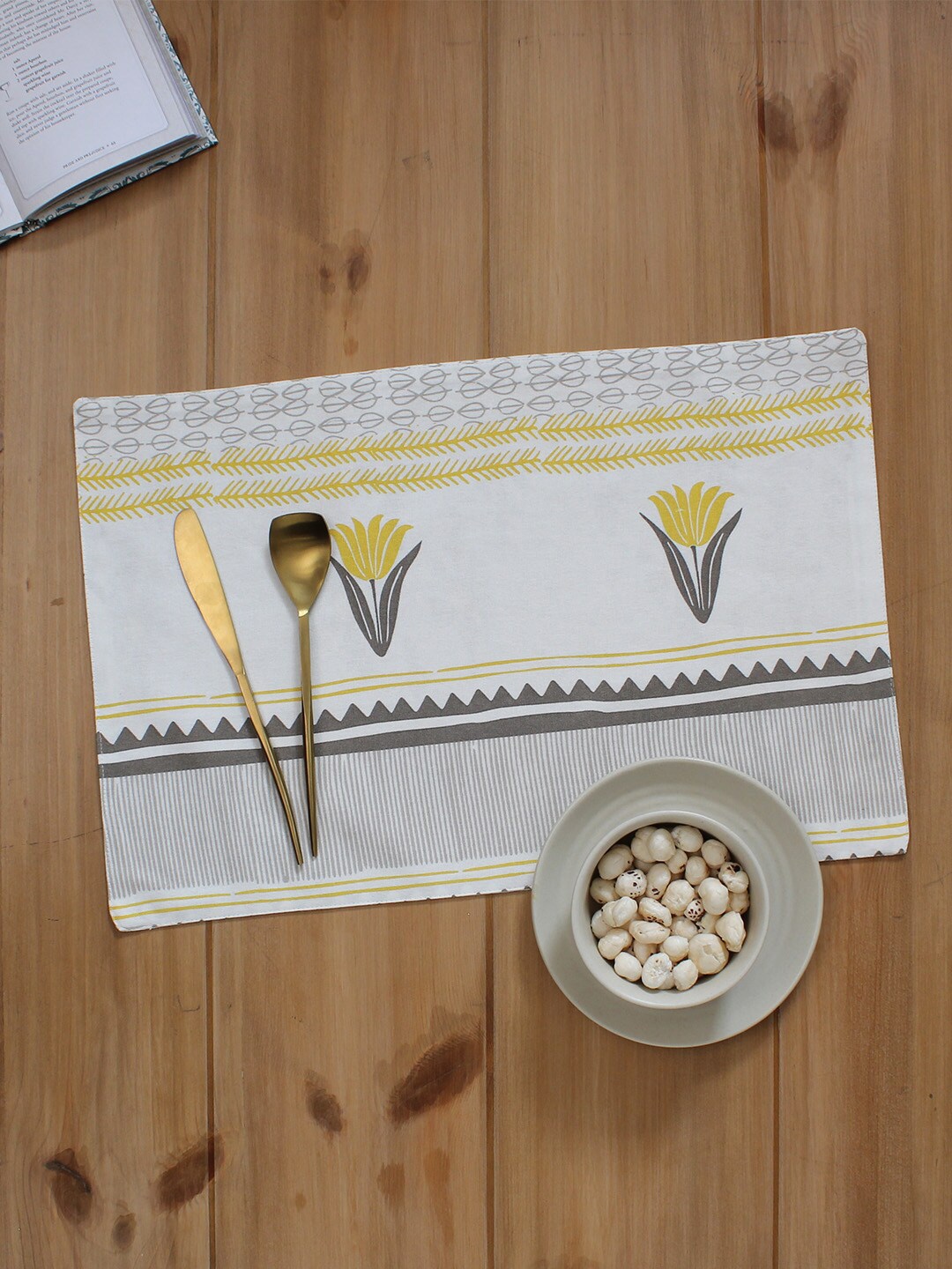 

House This Set Of 4 White & Yellow Rectangular Table Placements