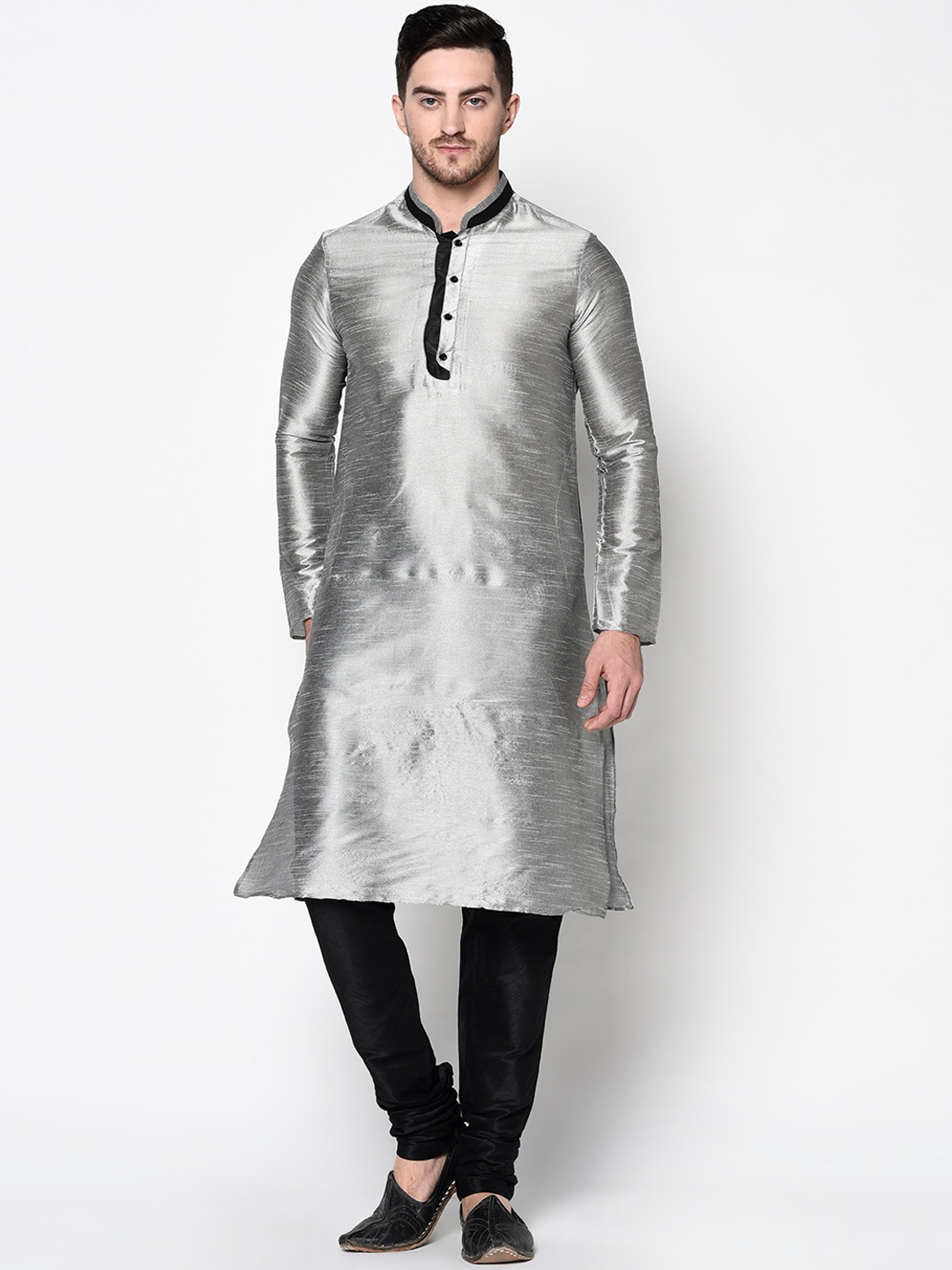 

DEYANN Men Silver-Toned & Black Solid Kurta with Pyjamas
