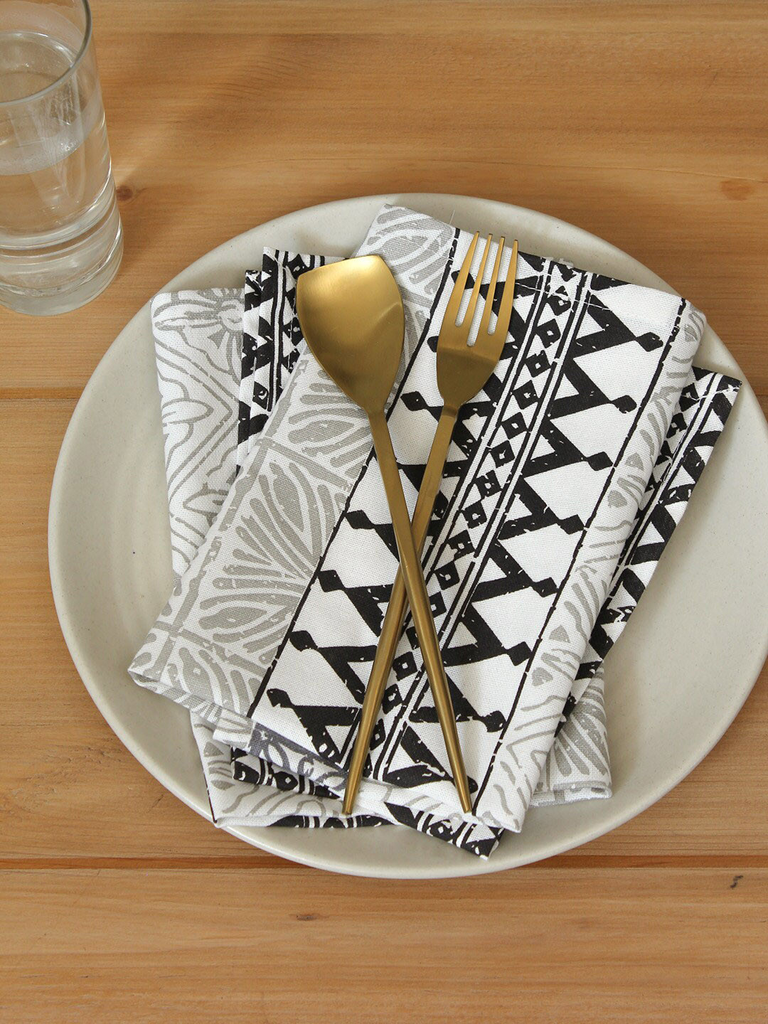 

House This Set of 4 Black & White Printed Table Napkins