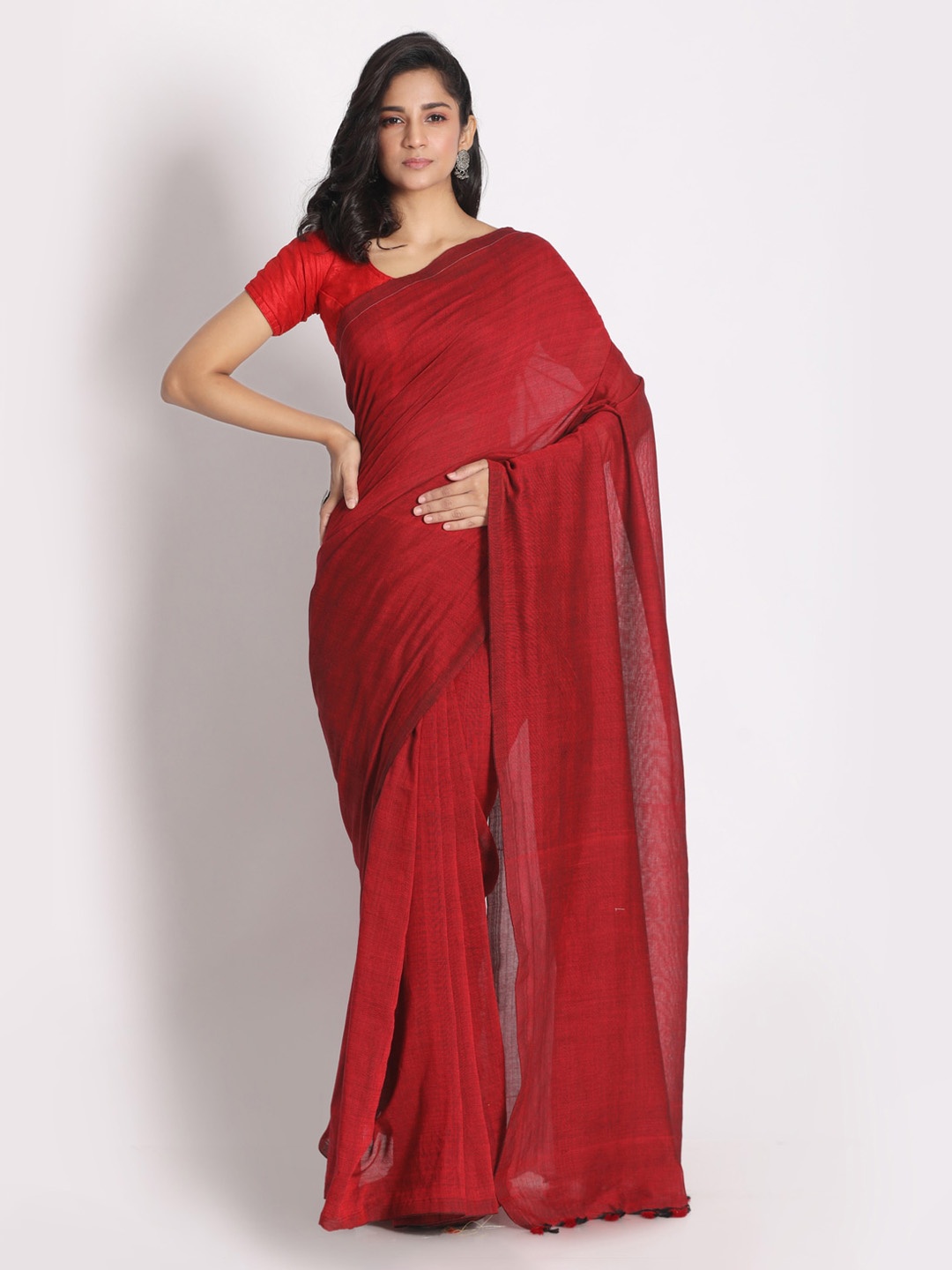

Aryavart Red Solid Saree