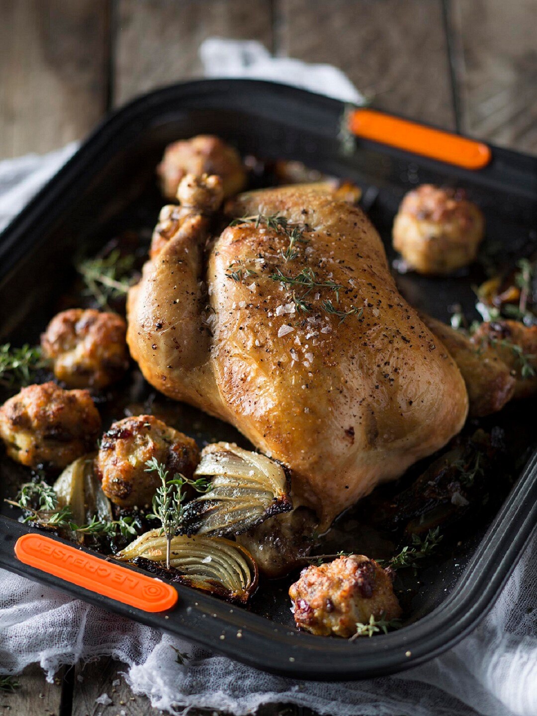 

LE CREUSET Black Solid Rectangular 33 cm Roaster