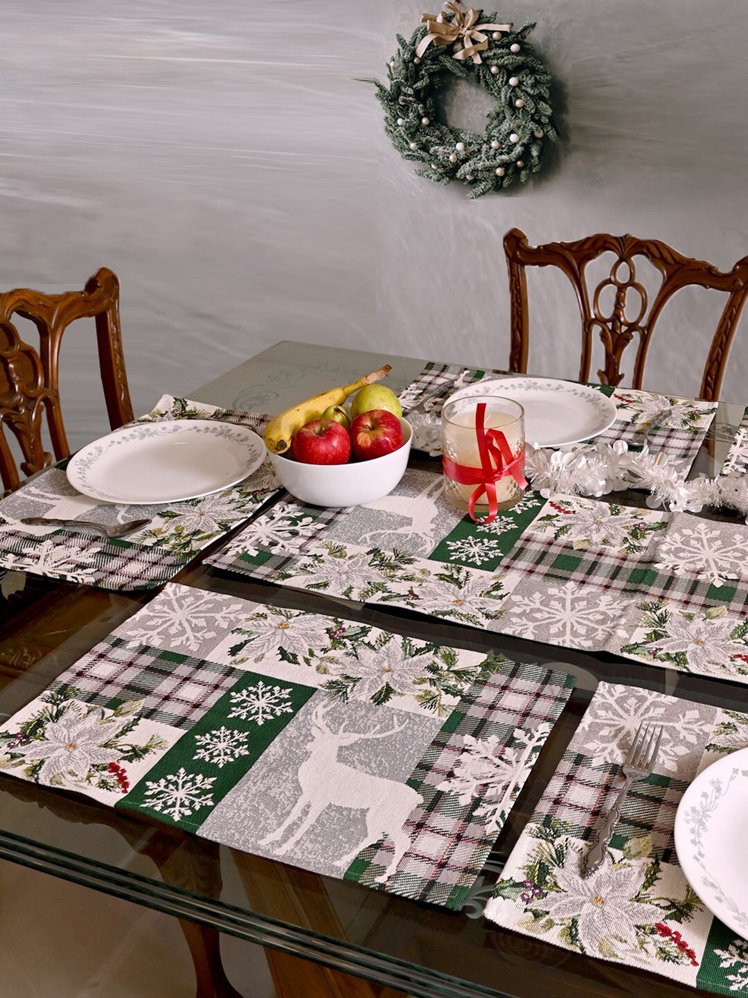 

AVI Living White & Green Set Of Christmas 6 Table Mats & 1 Runner