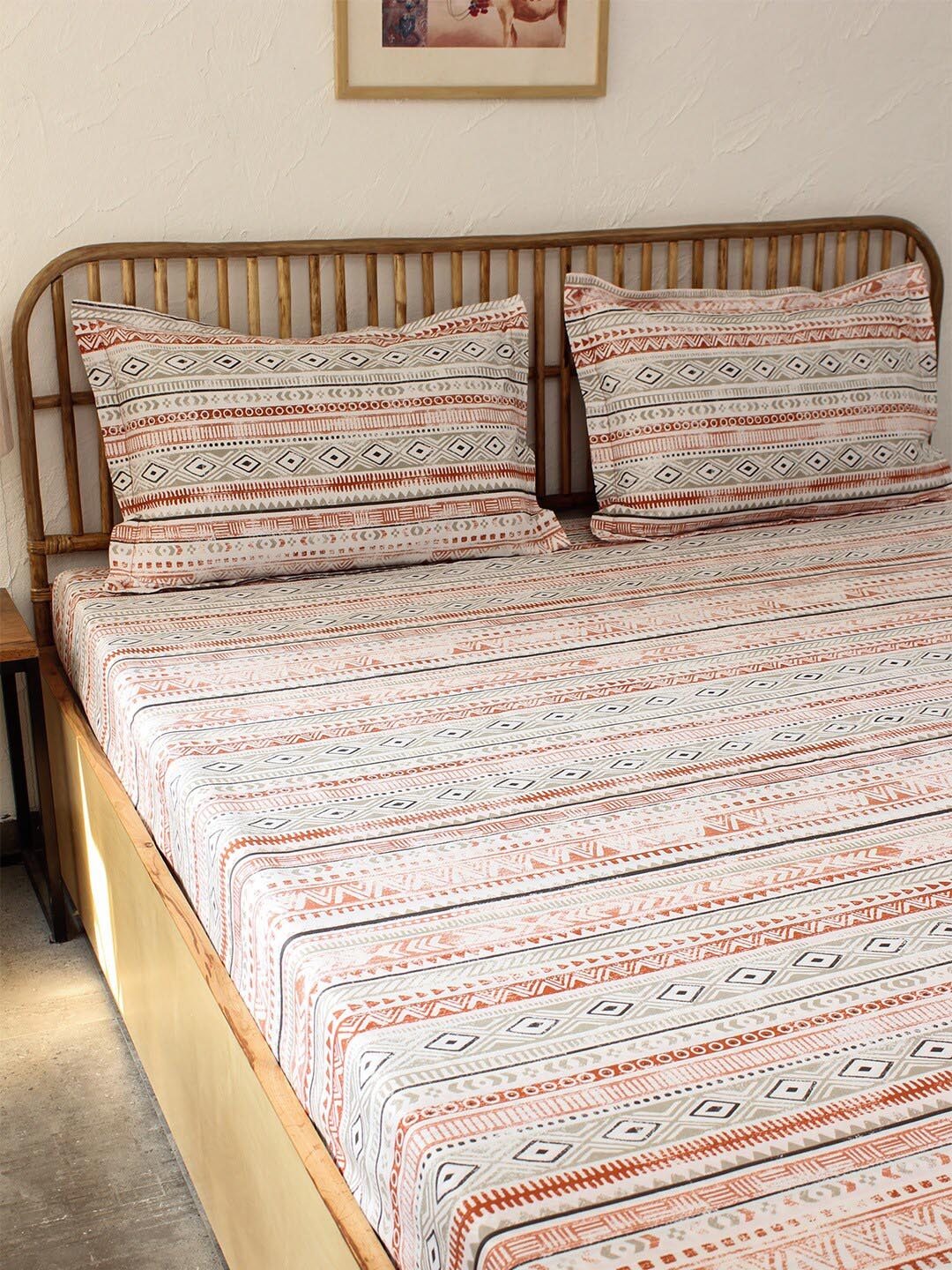 

House This Grey & Off-White Geometric 180 TC1 King Bedsheet With 2 Pillow Covers