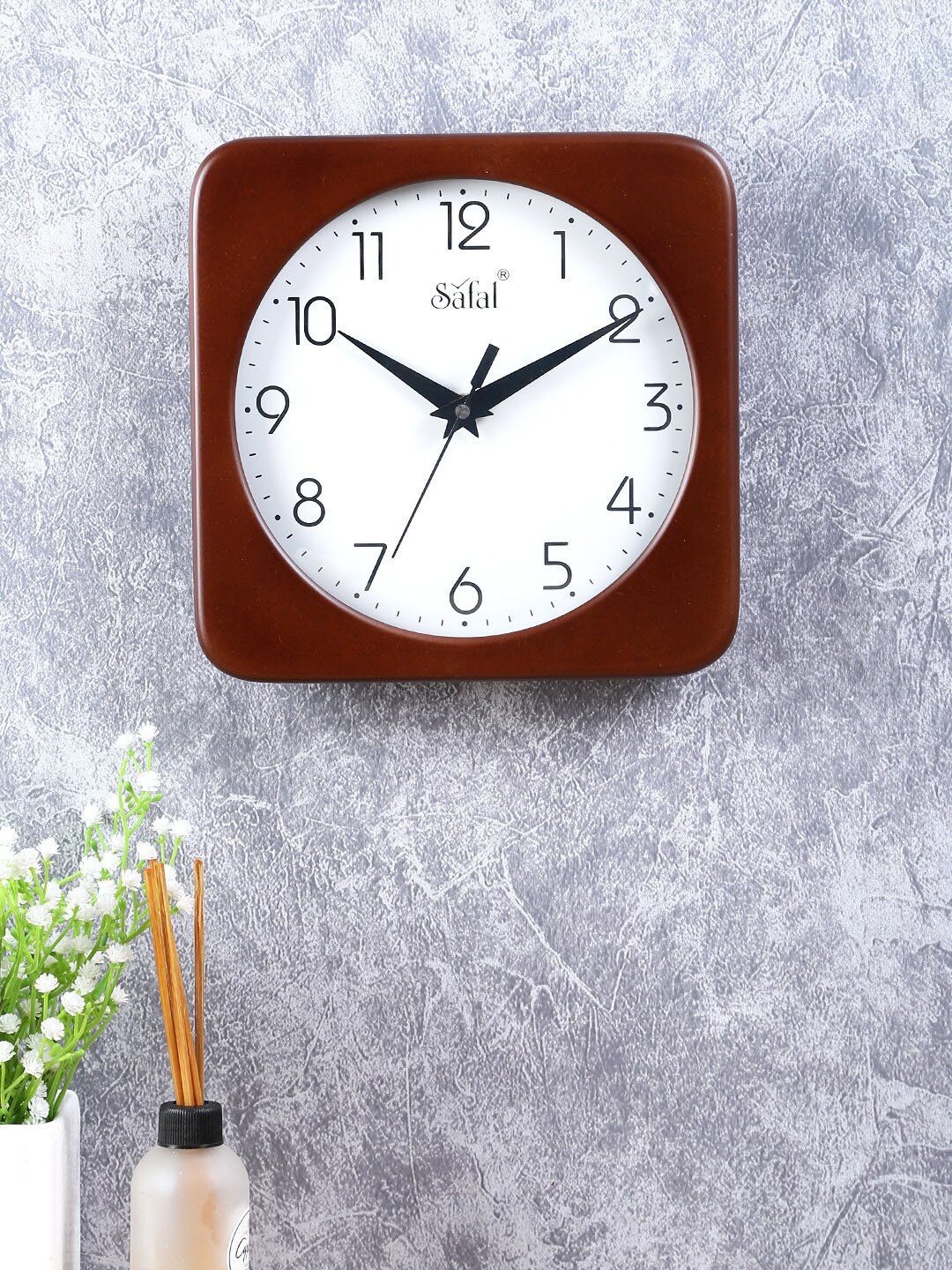 

Safal Brown & White Solid Analogue Wall Clock