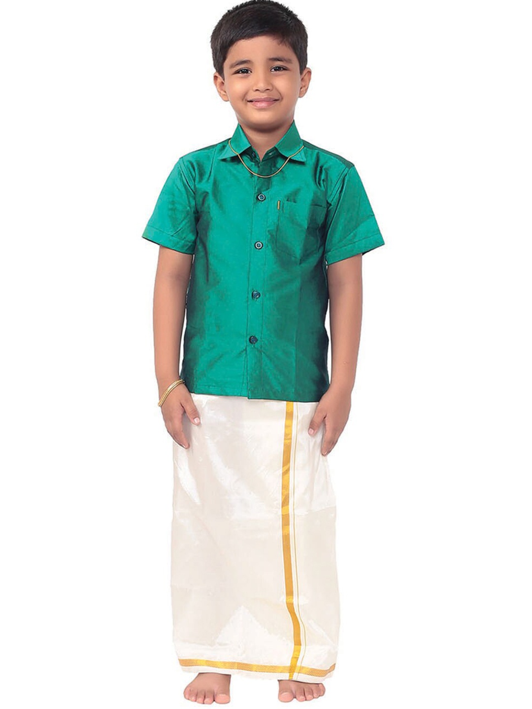 

Thangamagan Boys Green & White Solid Shirt and Veshti