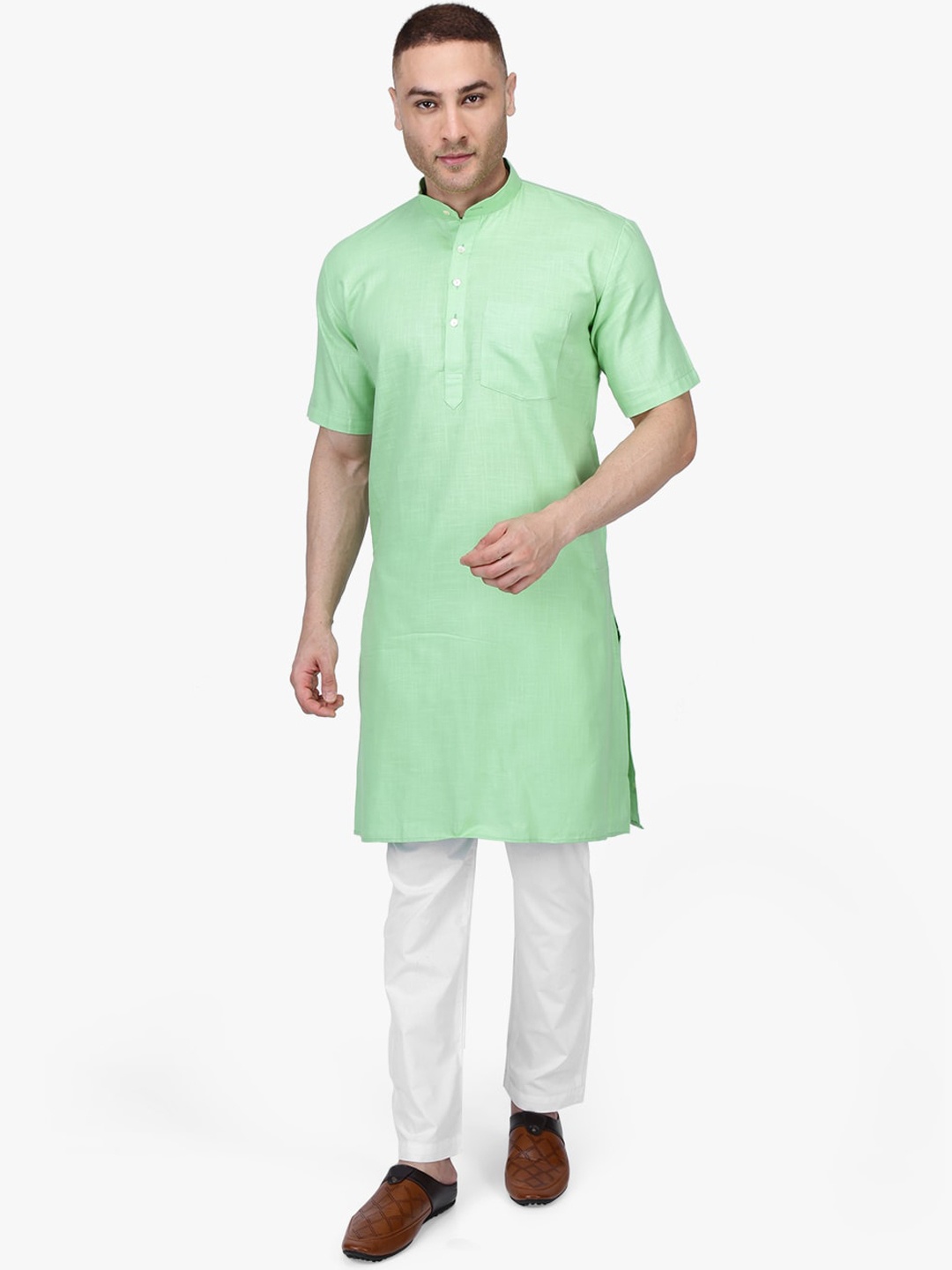 

RAJUBHAI HARGOVINDAS Men Green Solid Kurta with Pyjamas