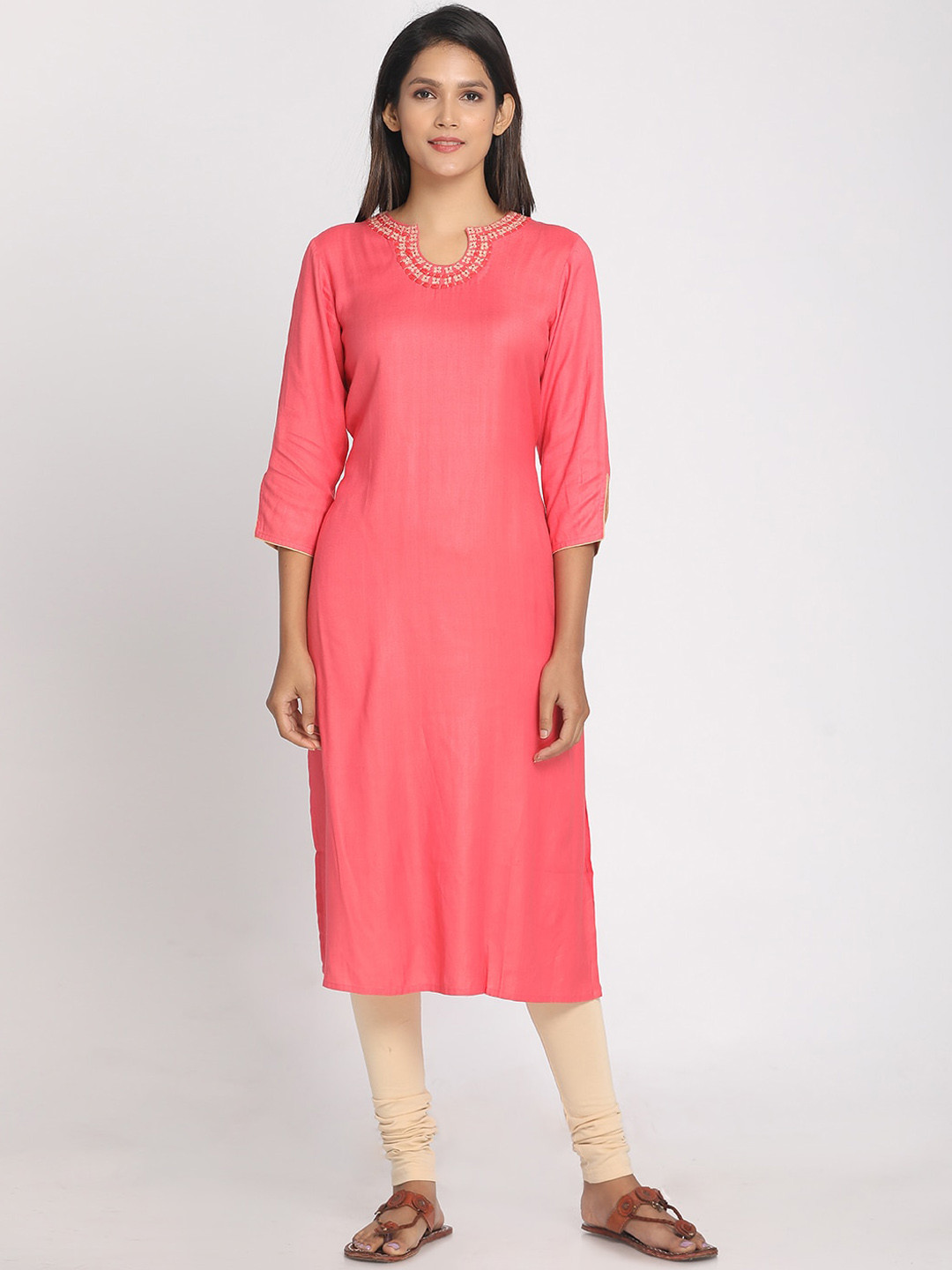 

Nakshi Women Peach-Coloured Solid Straight Kurta