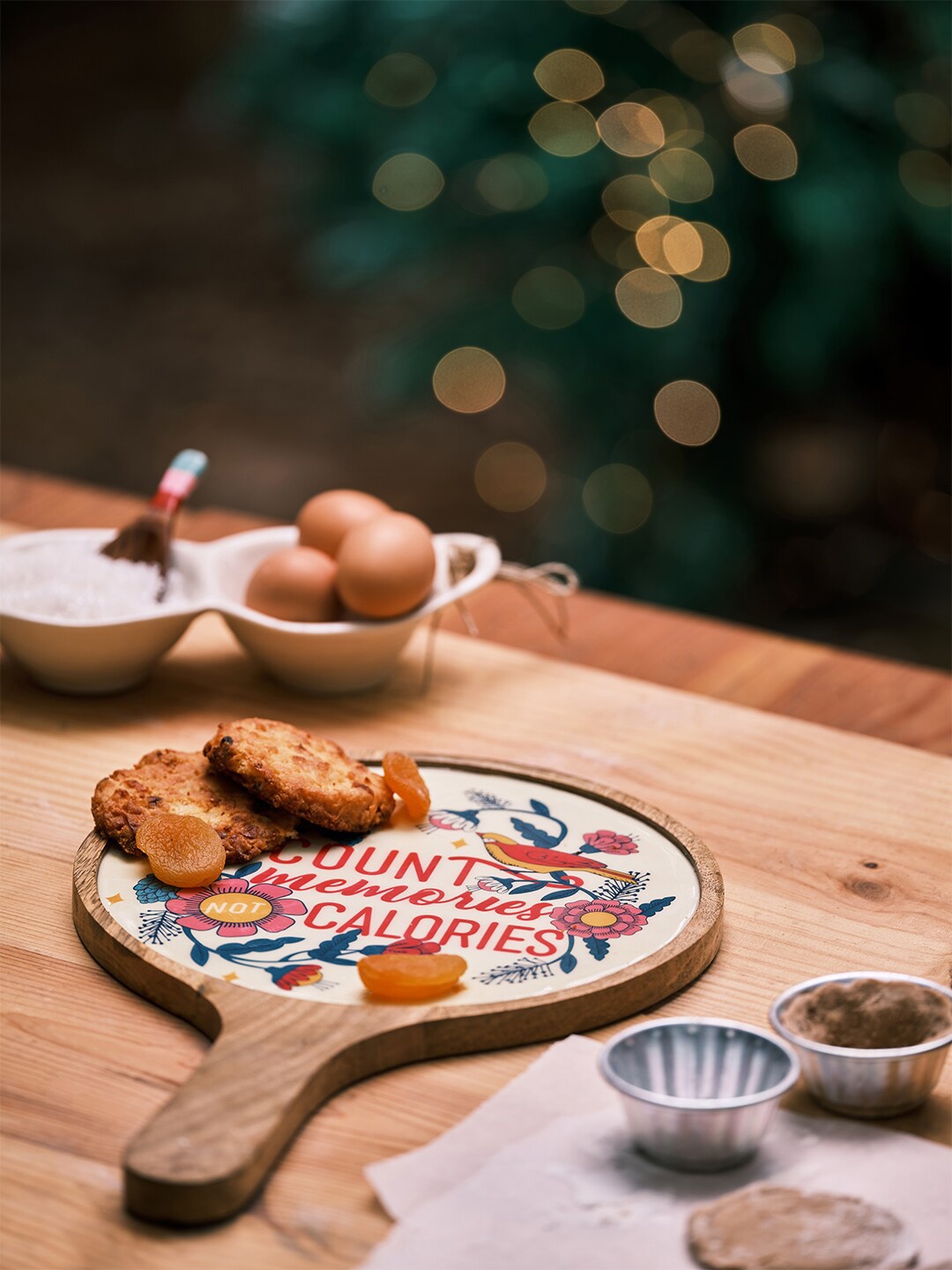 

Chumbak Cream-Coloured & Blue Printed Handmade Wooden Cheese Platter