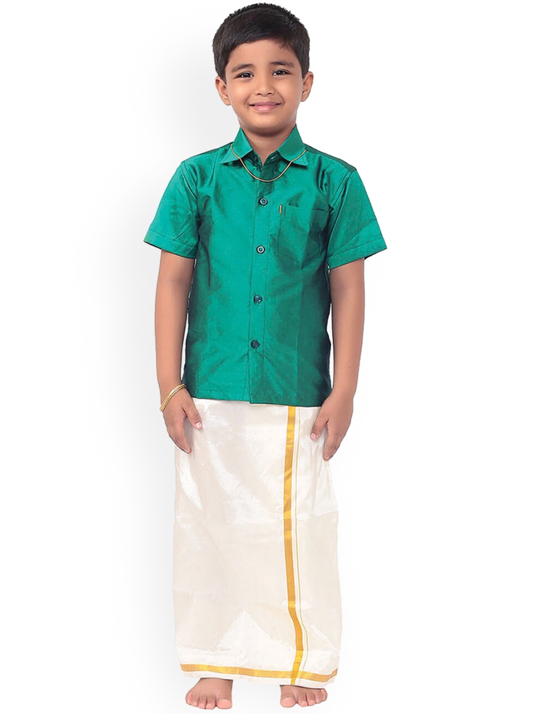 

Thangamagan Boys Green & White Solid Shirt and Veshti