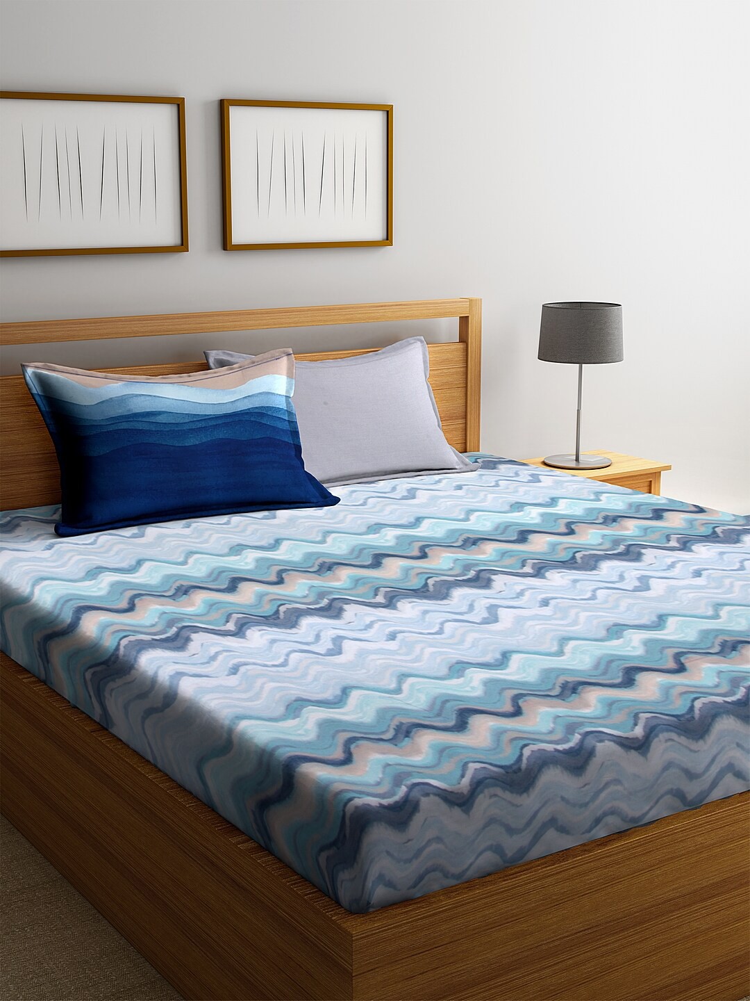 

BOMBAY DYEING Blue & White Printed 210 TC Cotton Double King Bedsheet With 4 Pillow Covers