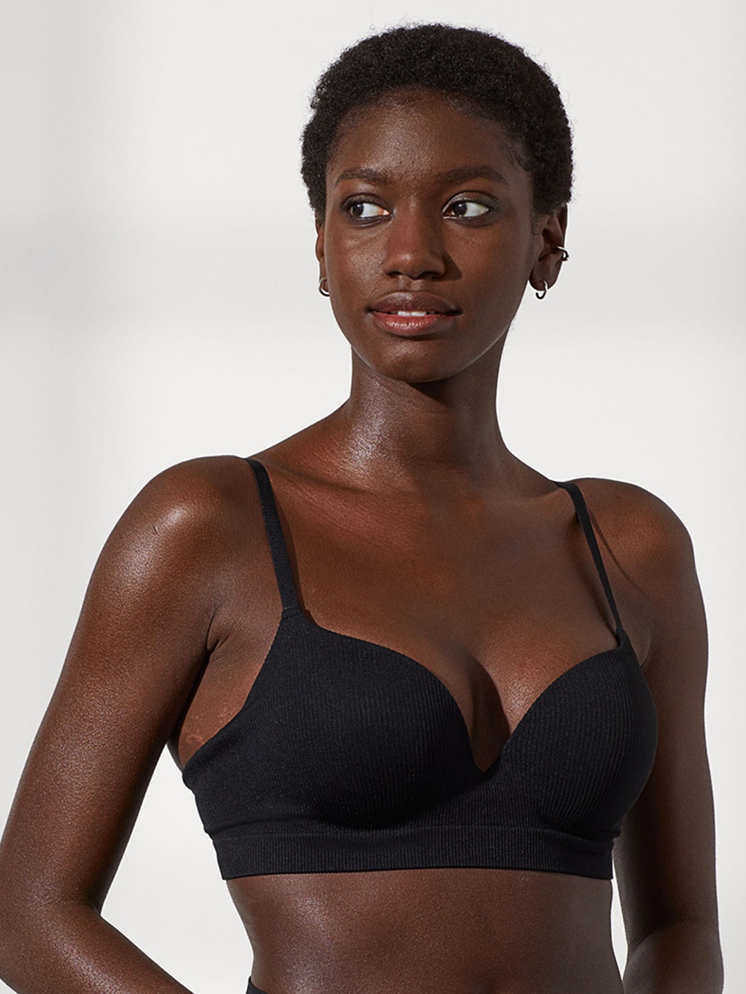 

H&M Women Black Seamless Super Push-Up Bra 0923368001
