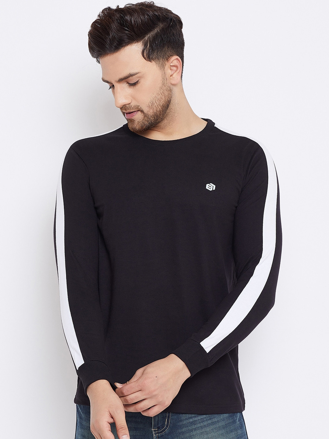 

Bishop Cotton Men Black Solid Round Neck T-shirt