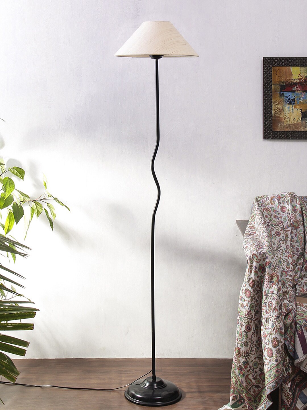 

Devansh Cream-Coloured & Black Solid Traditional Club Lamp