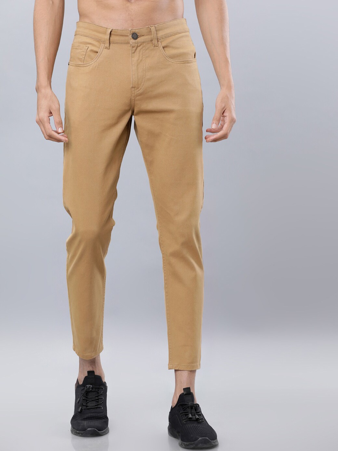HIGHLANDER Men Beige Tapered Fit Solid Chinos
