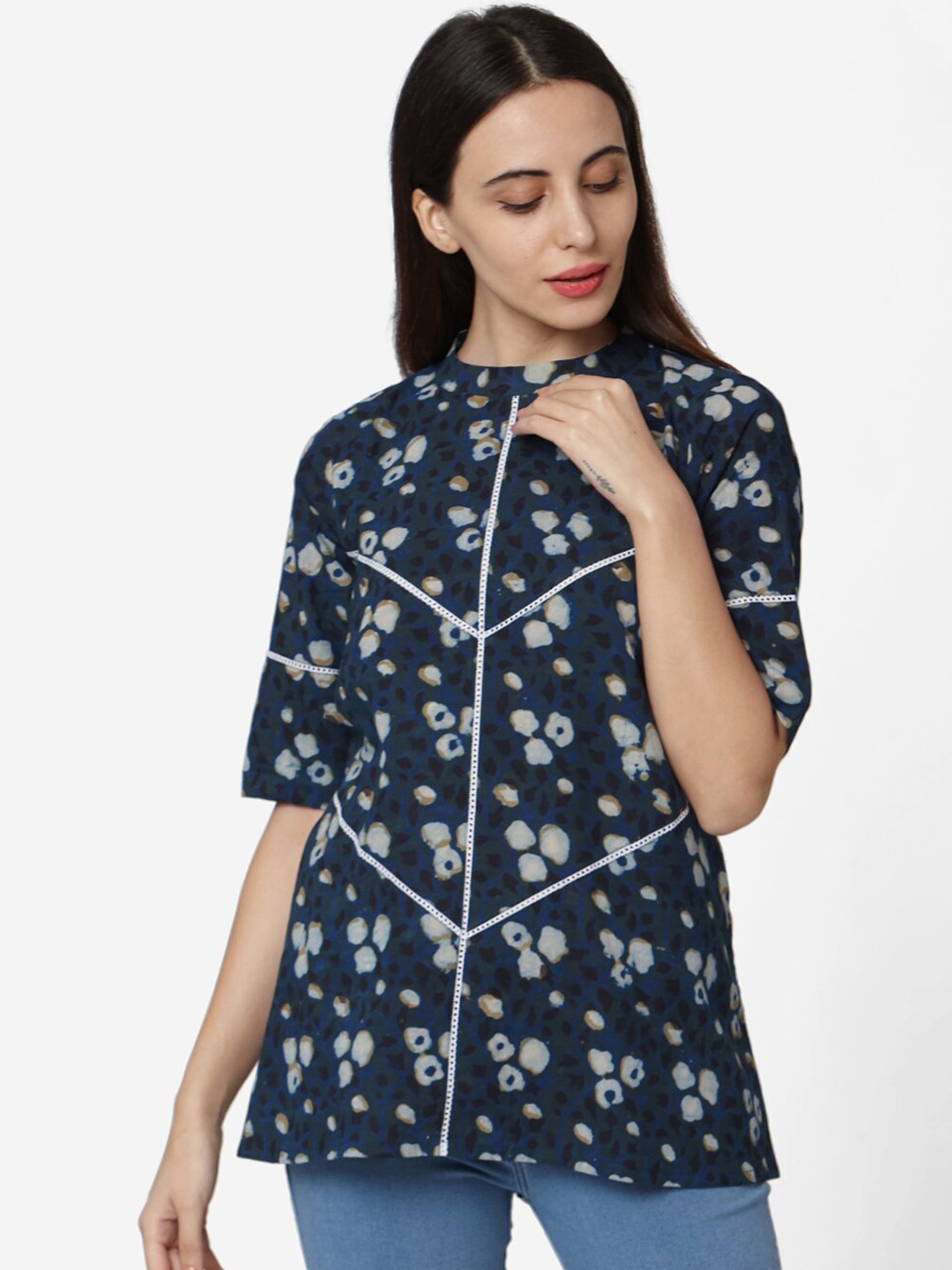 

Saanjh Women Blue & Black Floral Printed Tunic