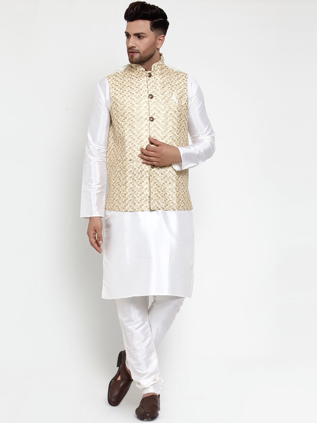 

Jompers Men White & Cream Solid Kurta with Pyjamas & Nehru Jacket