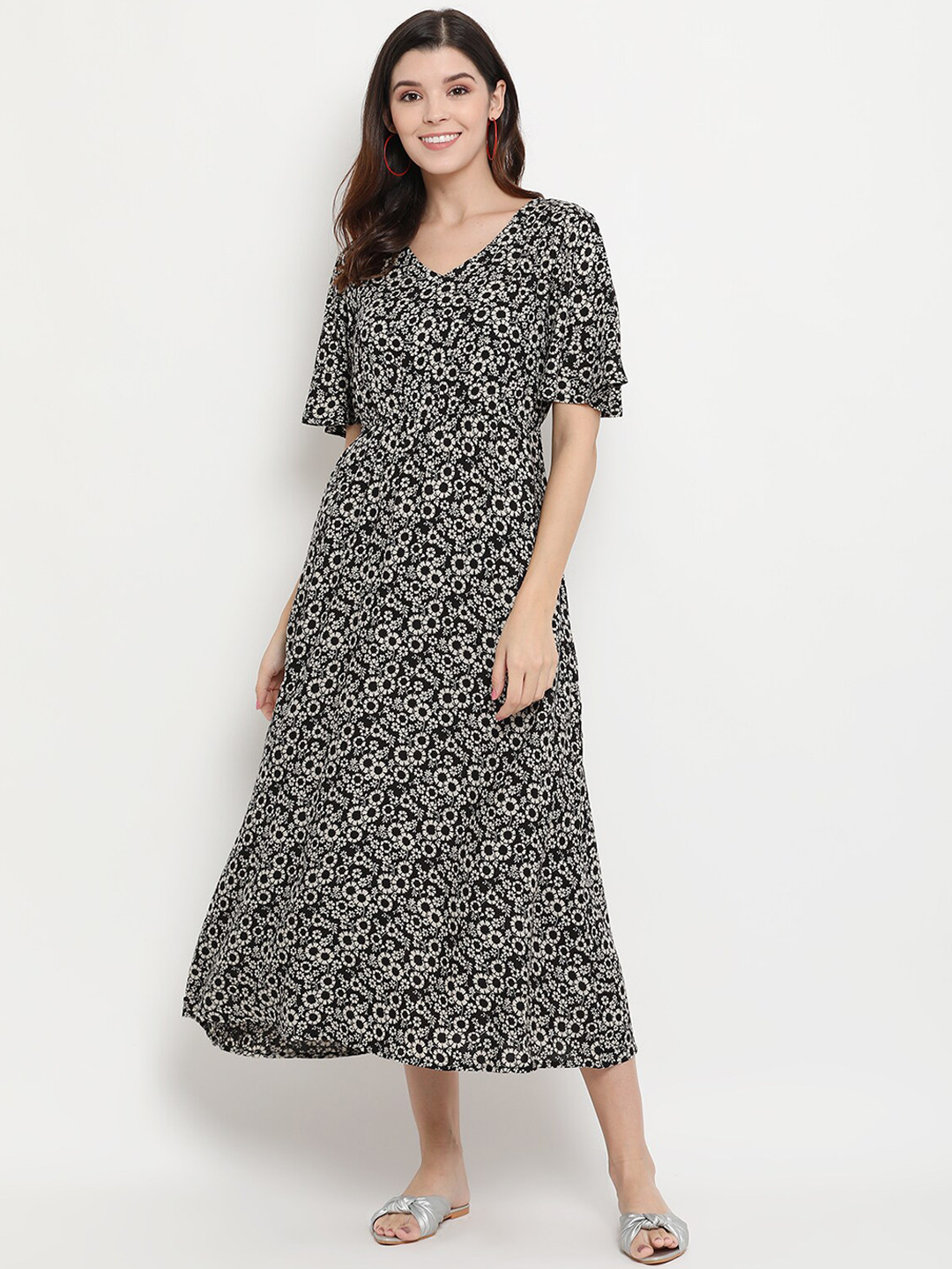 

THREAD MUSTER Women Black & White Floral Printed A-Line Dress