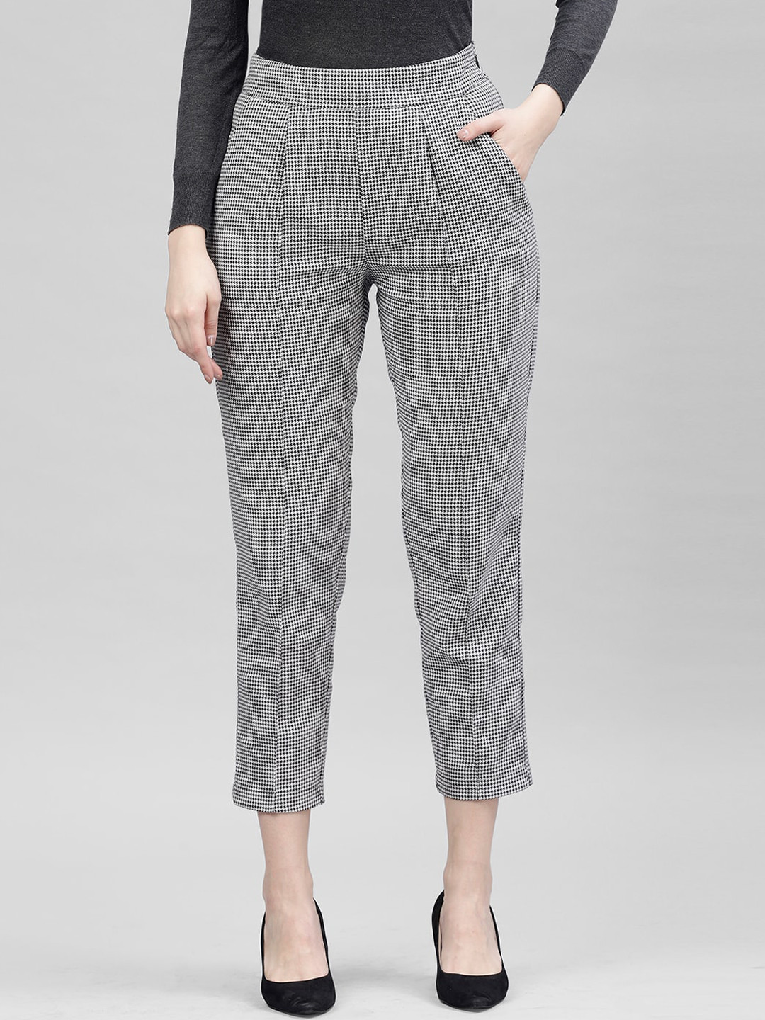 

KASSUALLY Women White & Black Regular Fit Checked Peg Trousers