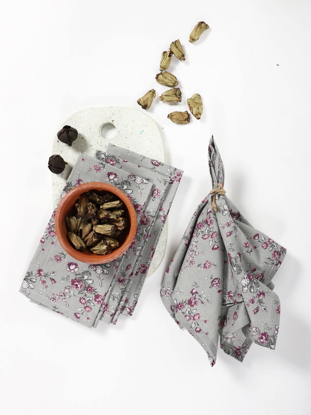 Contrast Living Set Of 4 Grey & Pink Printed Napkins