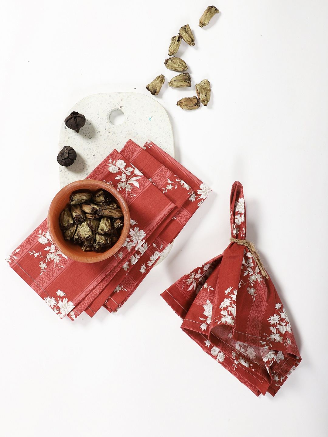 

Contrast Living Set Of 4 Red & White Floral Printed Table Napkins