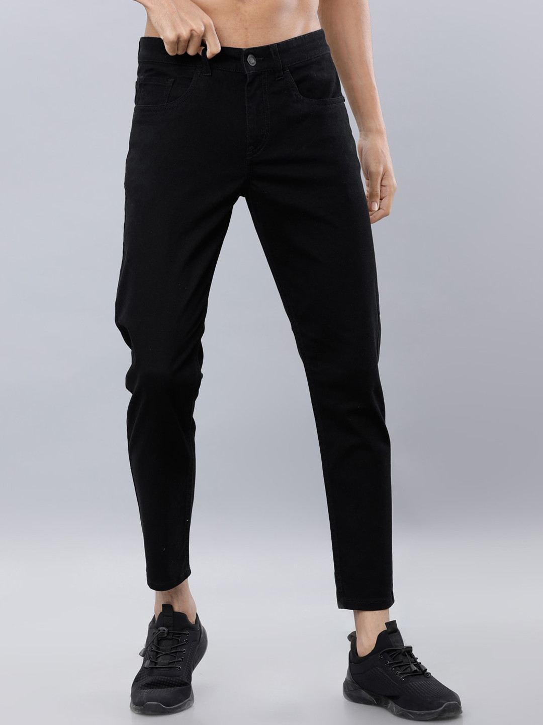 

HIGHLANDER Men Black Tapered Fit Solid Regular Trousers