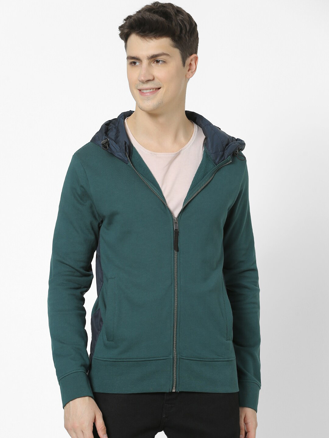 

Celio Men Green Solid Sweatshirt