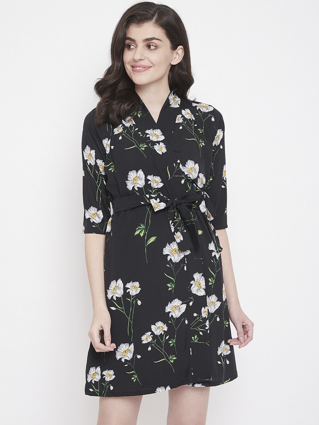 

Clovia Women Black & White Floral Printed Sleep Robe