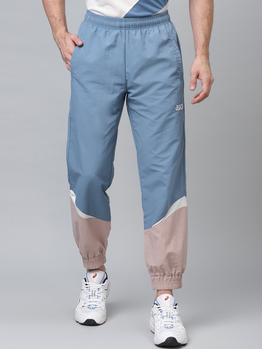 

ASICS Men Grey & Taupe Colourblocked WVN SPORTS MOMENT PNT Woven Walking Joggers