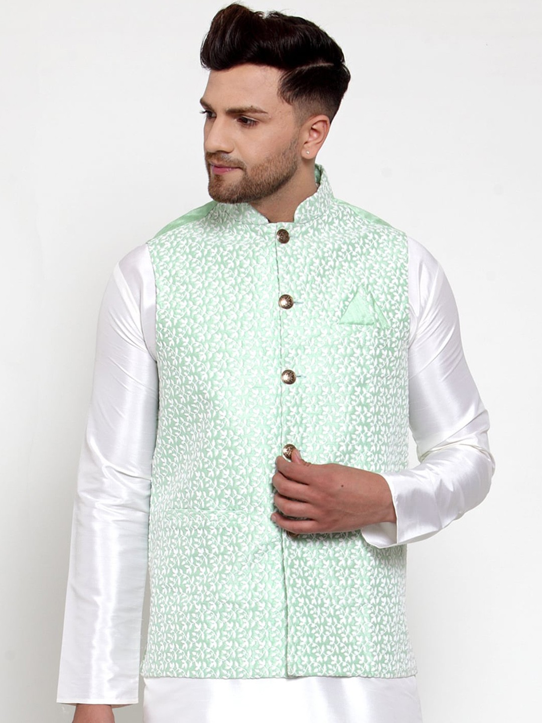 

Jompers Men Green Embroidered Nehru Jacket