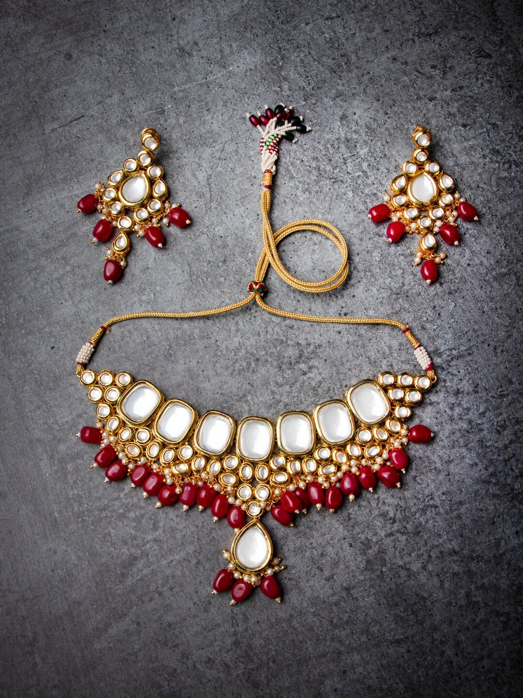 

MORKANTH JEWELLERY Gold Plated & Maroon Kundan Studded Handcrafted Jewellery Set