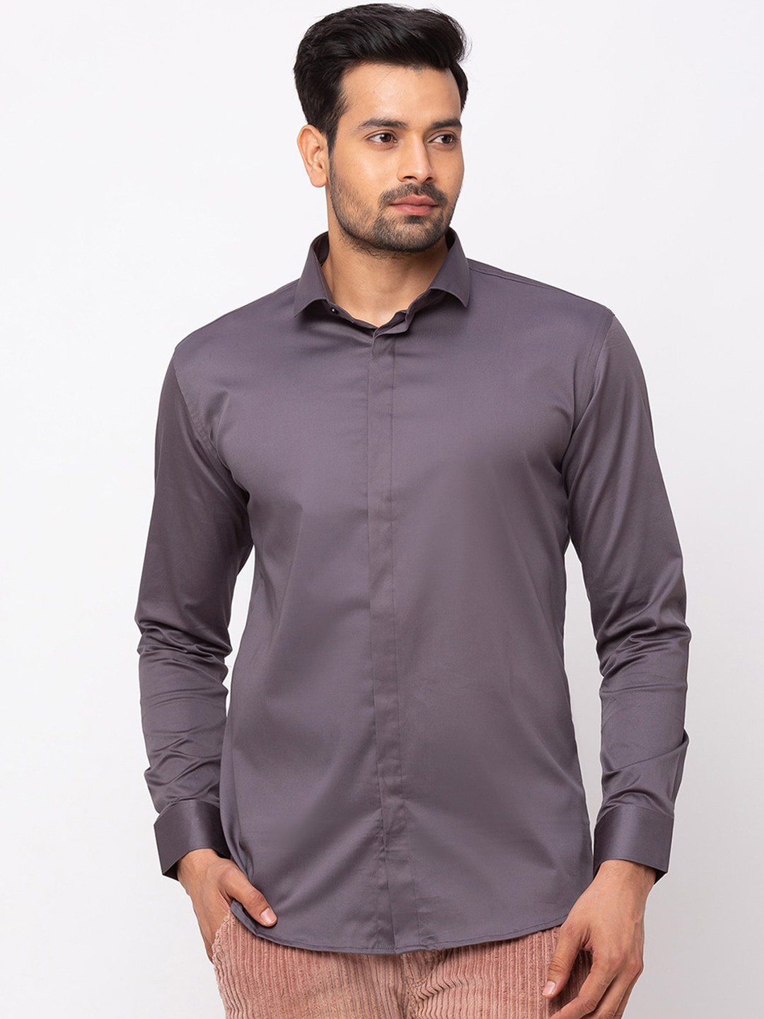 

mode de base Men Grey Slim Fit Solid Casual Shirt
