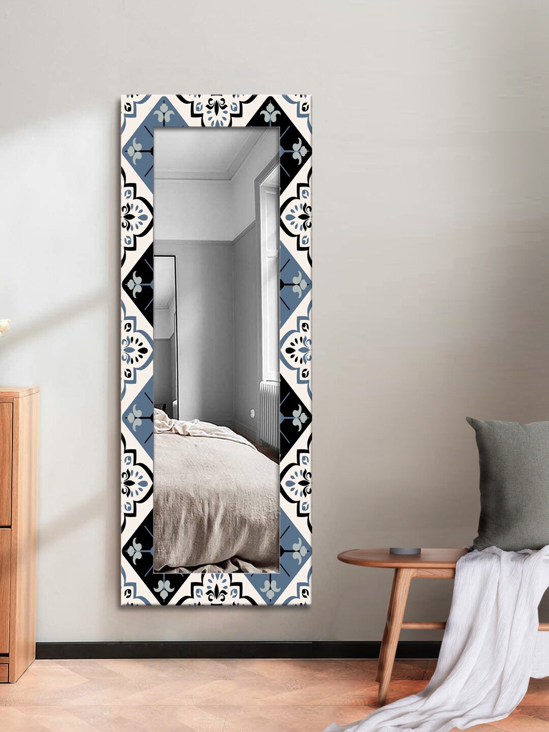

999Store White & Black Printed Wall Mirror