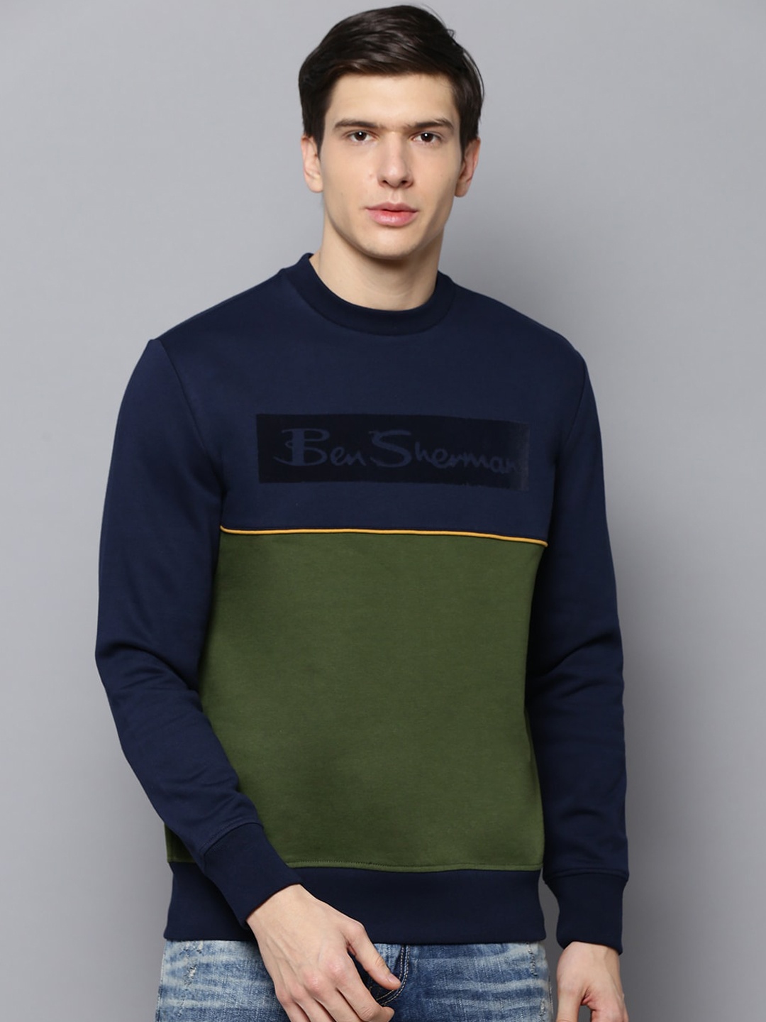 

BEN SHERMAN Men Blue & Green Colourblocked Sweatshirt