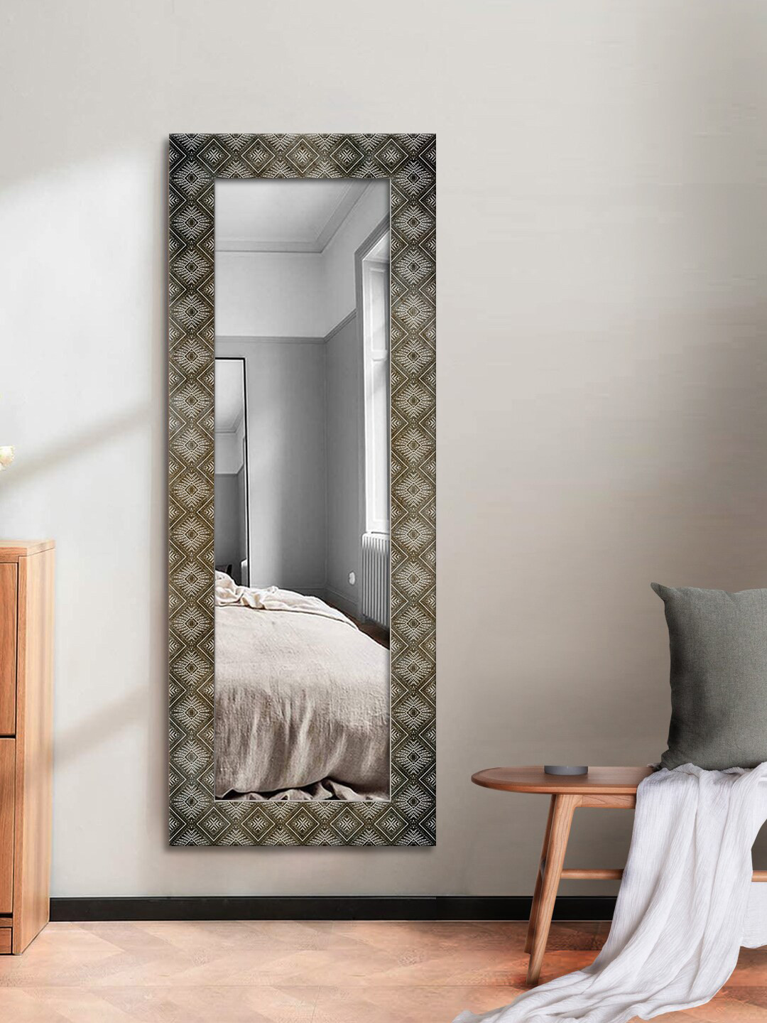 

999Store Grey & Off-White Decorative Wall Art Mirror