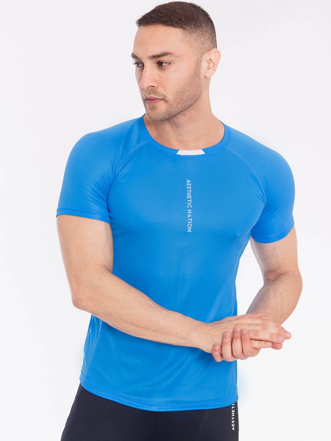 

AESTHETIC NATION Men Turquoise Blue & White Slim Fit Printed Round Neck T-shirt